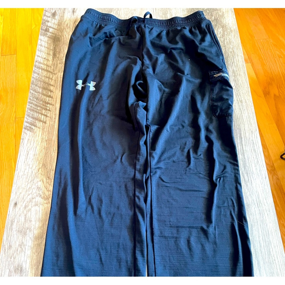 UNDER ARMOUR youth XLG sweat pants. Black